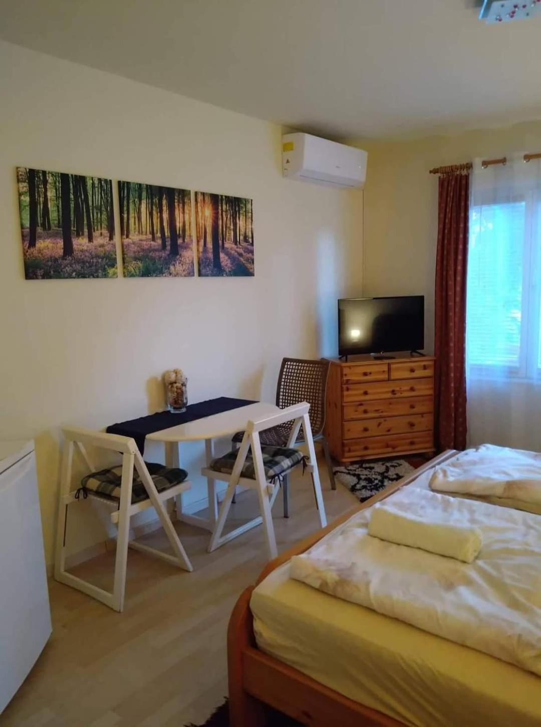 Liliana Vendeghaz Apartment Balatonfuzfo Room photo