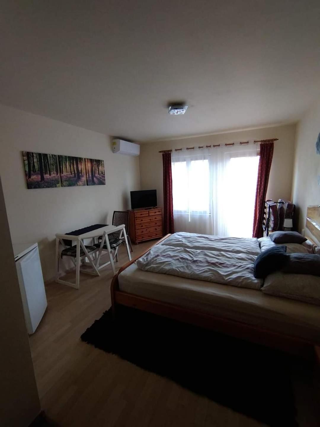 Liliana Vendeghaz Apartment Balatonfuzfo Room photo